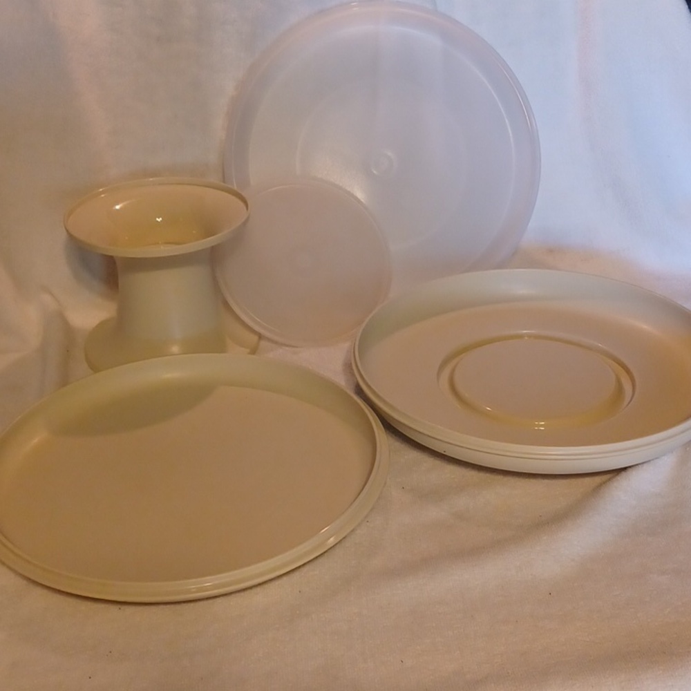 Cream Tupperware Serve It All Set  Chip And Dip Cake Stand